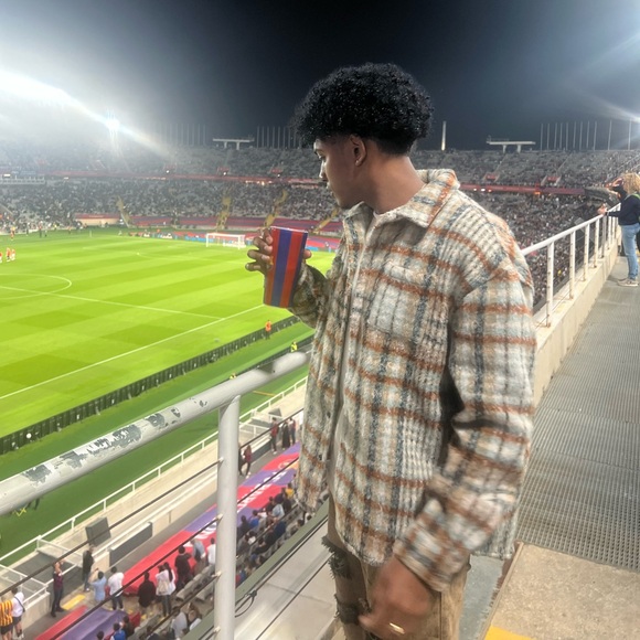 Excellent quality plaid shacket from Fashion Nova. - Picture 3 of 8